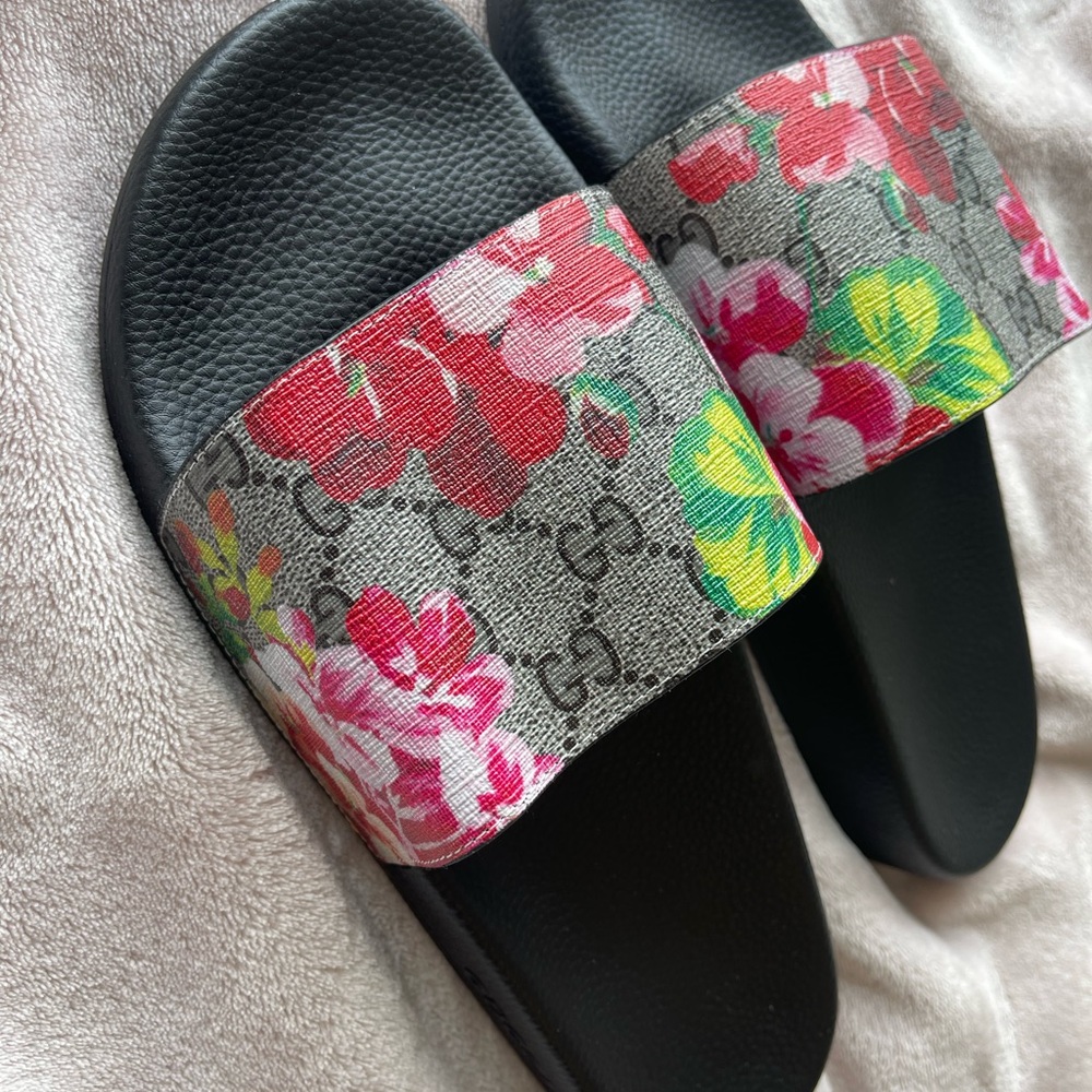 Gucci slides brand new